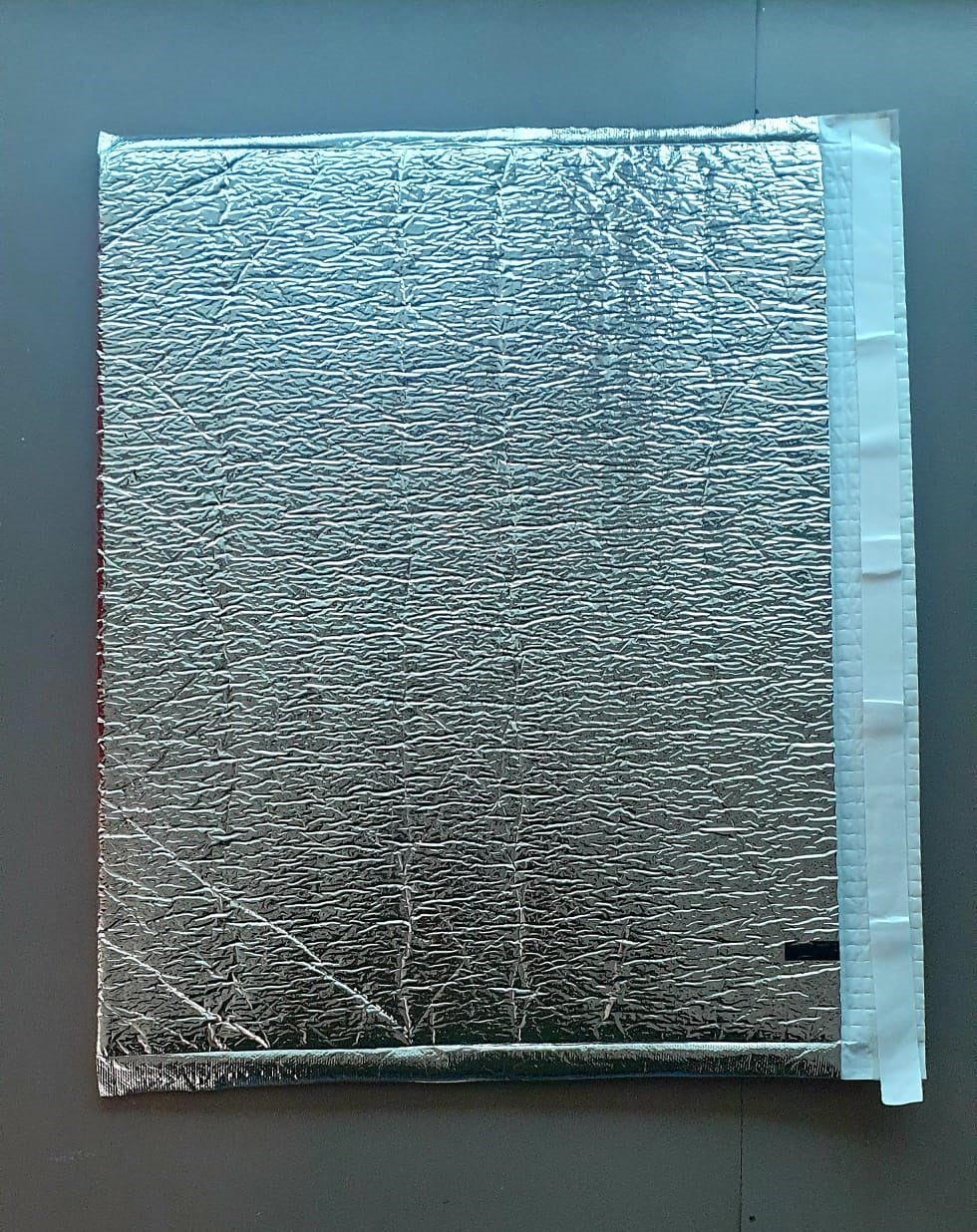 Insulated-Pouch-With-Cool-Pack-And-Adhesive-Tape